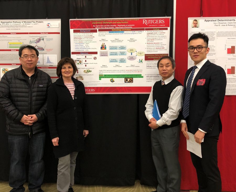 Mr. LingCai Yuan (the senior student in Econ major) received the Dean’s Award at the CURCA in April 2018